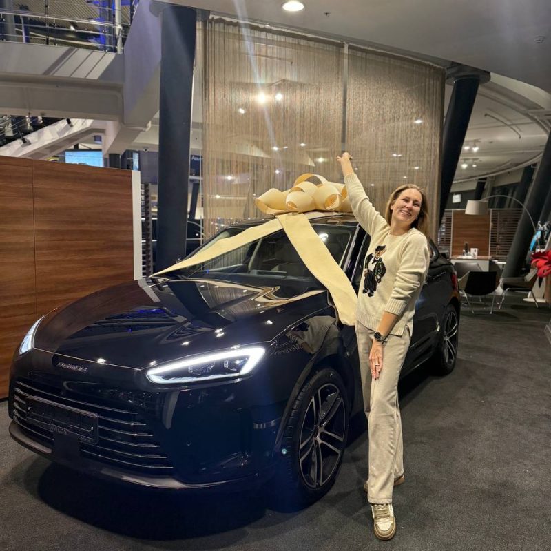 photo_5440604304600856687_y